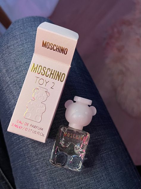 17 Doğum Günü, Moschino Perfume, Mini Perfumes, Perfume Mini, Fragrance Store, Mini Fragrance, Perfume Bottle Design, Business Baby, Mini Perfume