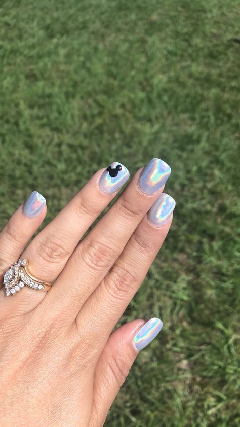 Disney Princess Manicure, Disney Nails Holographic, Disney Nails Birthday, Disney Nails 50th Anniversary, Disney Nails Sparkle, Silver Disney Nails, Wdw Nails, Disney 100 Years Nails, Disney Short Nails