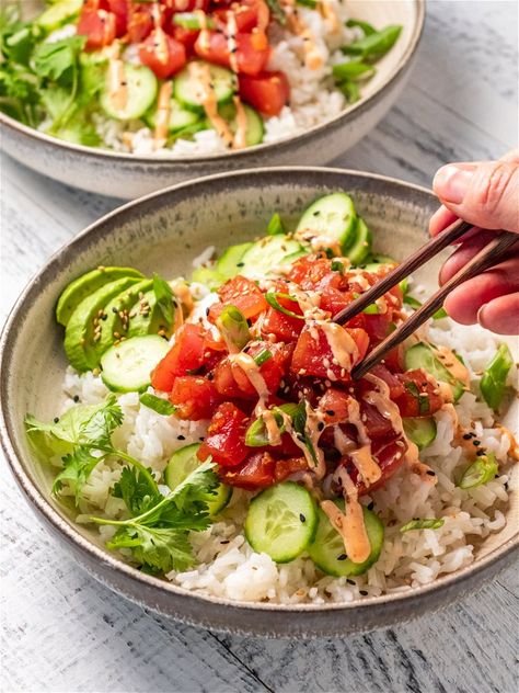 Spicy Tuna Poke Bowls Low Calorie Poke Bowl, Poke Bowl Tuna, Seared Tuna Bowl, Spicy Tuna Poke, Ahi Tuna Poke Bowl, Tuna Bowl, Poke Salad, Ahi Tuna Poke, Tuna Poke Bowl