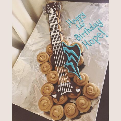 Guitar Cupcake Cake! #guitarcake #guitar #cupcakecake #cakeideas #chocolate Guitar Cupcakes Ideas, Guitar Cupcake Cake, Cupcake Shapes, Guitar Cupcakes, Grill Cupcakes, Guitar Birthday Cakes, Specialty Cupcakes, Pull Apart Cupcake Cake, Guitar Cake