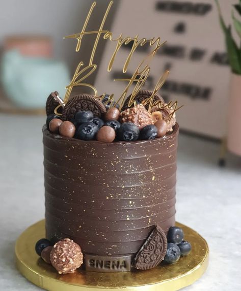 Chocolate Cake Decoration Aesthetic, Male Cakes, Ombre Cakes, Customized Cake, Chocolate Cake Designs, Aesthetic Cake, Elegant Birthday Cakes, Cakes Decorating, Chocolate Cake Decoration