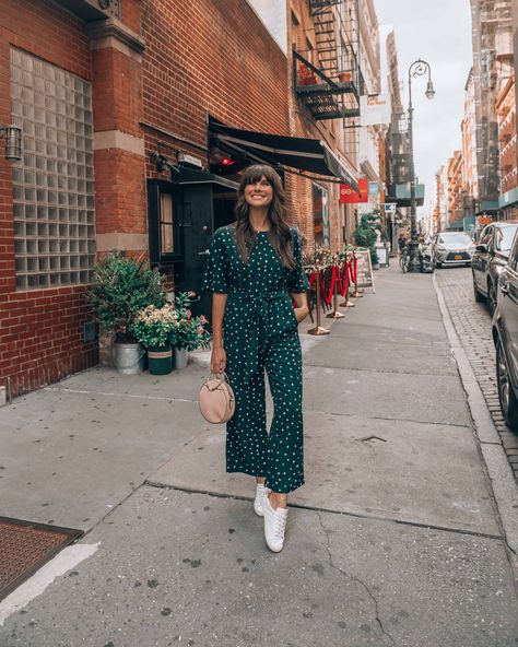 Jumpsuit Styling Ideas, Jumpsuit With Sneakers, Marianne Sides, Jumpsuit Styling, Dots Outfit, Midi Dress Outfit, Nyfw Runway, Jumpsuit Style, Outfit Short