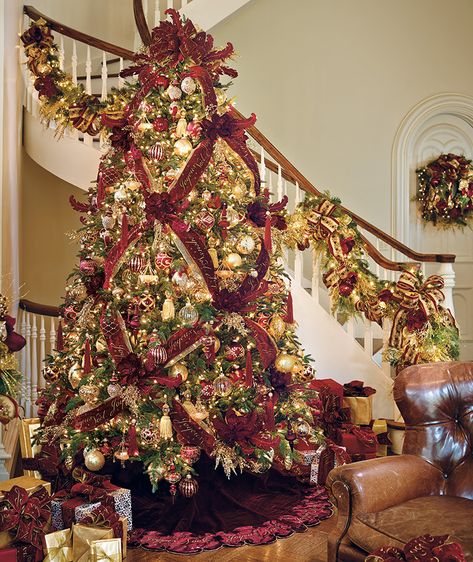 5 Steps to a Dazzling Designer Tree | Frontgate Blog Noel Tree, Xmas Village, Tree Themes, Christmas Mantel, Christmas Interiors, Ribbon On Christmas Tree, Beautiful Christmas Trees, Gold Christmas Tree, Xmas Decor