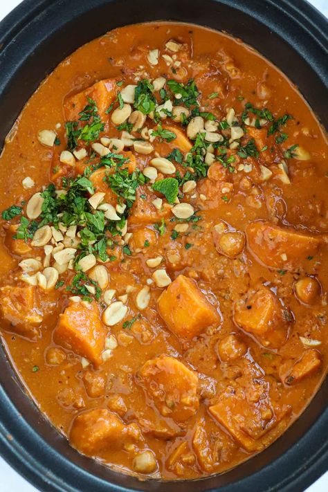 This Sweet Potato & Peanut Butter Vegan Stew is comforting, creamy and totally delicious. Perfect for Meat Free Mondays and trying to reduce your meat intake. Sweet Potato Peanut Butter, Vegan Stew Recipes, Slow Cooker Chicken Casserole, Sweet Potato Stew, Vegan Crockpot, Slow Cooker Sweet Potatoes, Potato Stew, Peanut Stew, Vegan Slow Cooker