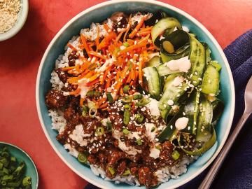 Beef Bulgogi Bowl, Bulgogi Bowl, Bibimbap Recipe, Tostada Recipes, Bulgogi Recipe, Resep Pasta, Rice Bowls Recipes, Bulgogi Beef, Korean Beef