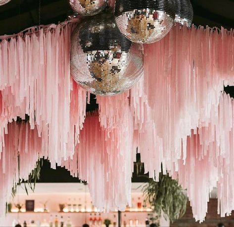 Ceiling Party Decor Ideas, 18th Birthday Disco Party, Pink Hens Party Decorations, Big Party Decorations, Green Disco Party, Pink Gatsby Party, Classy Backyard Party, Studio 54 Party Decor, House Party Decorations Birthday