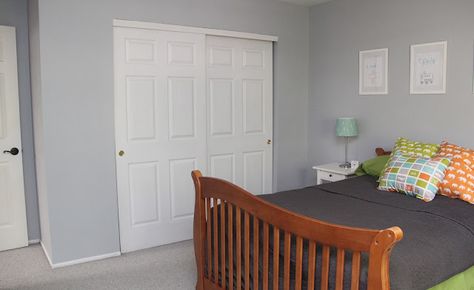 lazy gray Grey Color Wall, Bedroom Sherwin Williams, Lazy Gray Sherwin Williams, Guest Bedroom Office, Basement Colors, Mini Bedroom, Smashed Peas, Gray Bedroom Walls, Brown Paint Colors