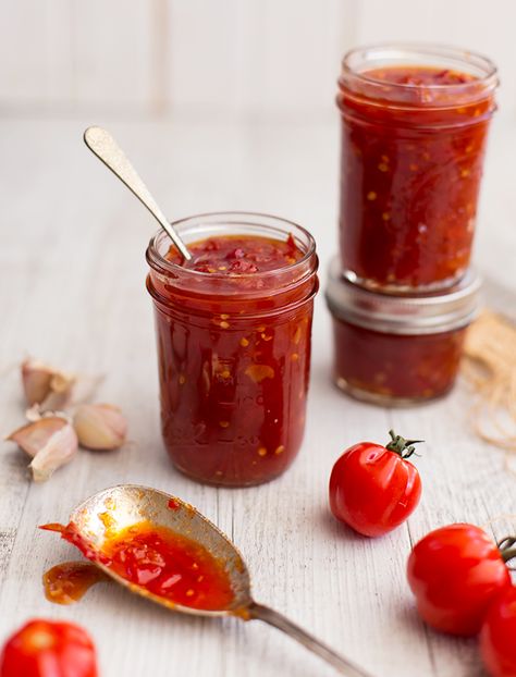 Tomato Chilli Jam, Homemade Chilli, Relish Recipe, Chilli Jam, Tomato Relish, Tomato Jam, Relish Recipes, Chilli Recipes, Chili Recipe Easy