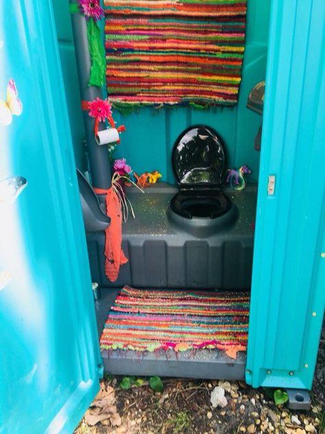 Portapotty Decorations, Decorate Porta Potty For Wedding, Portapotty Ideas, Decorated Porta Potty, Porta Potty Costume Diy, Porta Potty Decorating Ideas, Wedding Porta Potty Decor, Porta Potty Ideas, Pottery Booth Display