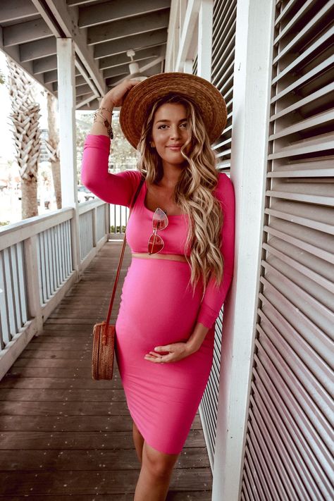 Maternity Street Style Winter, Pregnant Celebrity, Cute Maternity Style, Kelsey Floyd, Pregnant Bump, Prego Style, Bump Fashion, Summer Pregnancy Outfits, Fall Maternity Outfits