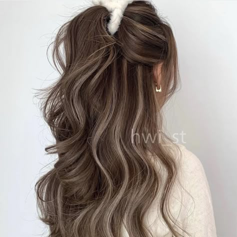 Haircut V, Best Hair Color, Korean Hair Color, Hair Color Underneath, Brown Hair Looks, Ash Hair Color, Brown Hair Inspo, Hair Color Streaks, Brunette Hair With Highlights