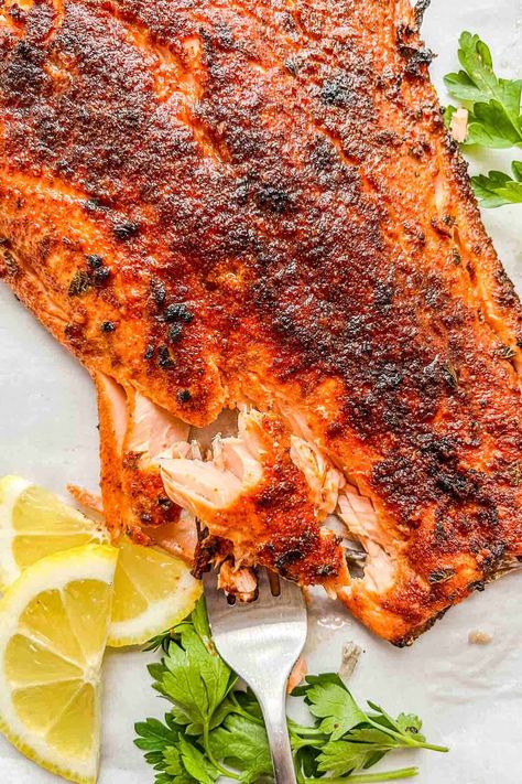 A fork taking a piece out of a broiled salmon fillet. Broiled Salmon Recipes, Baked Salmon Lemon, Pescetarian Recipes, Different Salads, Broiled Salmon, Roasted Radishes, Delicious Seafood Recipes, Healthy Salmon Recipes, Easy Fish Recipes