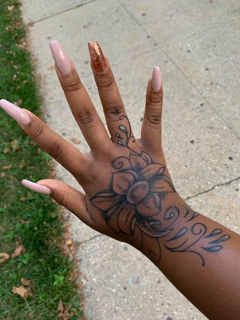 Hand Tattoos On Black Women, Black Women Hand Tattoos, Wrist Tattoos For Black Women, Wrist Tattoo Black Women, Arm To Hand Tattoos For Women, Hand Tattoos For Black Women, Feminine Hand Tattoo, Dope Hand Tattoos For Women, Cute Foot Tattoos