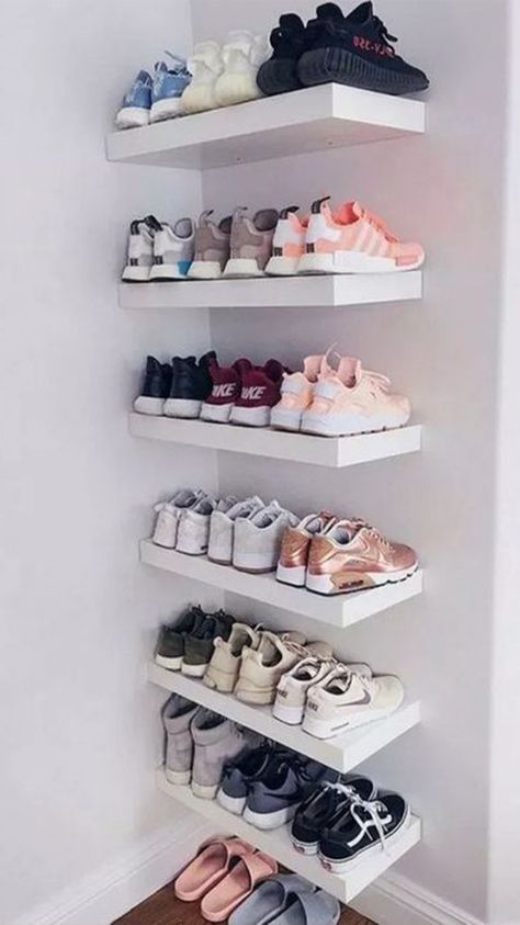 Cool Teen Bedrooms, Teenage Room Decor, Closet Shoe Storage, Small Bedrooms, Bedroom Decor For Teen Girls, Small Closets, Teen Girl Bedroom, Dorm Room Inspiration, Small Closet Organization