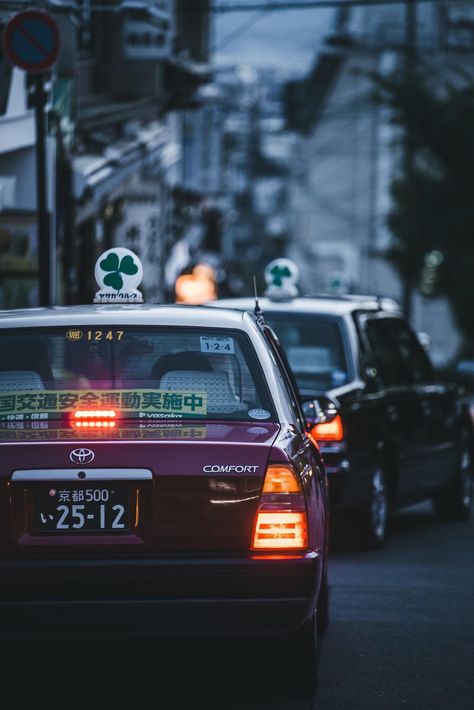 Toyota Japan, Taxi Car, Japan Places, Japanese Cinema, Japanese Scenery, Japanese Interior Design, Toyota Crown, Japanese Interior, Japan Photo