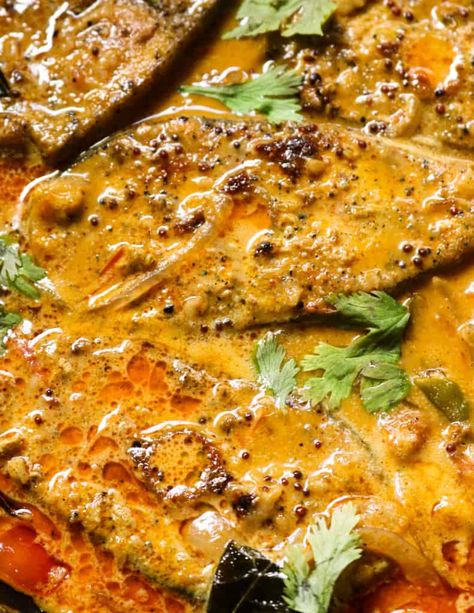 Fish Curry Kerala Style, Valencia Diet, Kerala Fish Curry Recipes, Fish Molee Kerala, Fish Indian, South Indian Fish Curry, Indian Fish Recipes, Kerala Fish Curry, Baked Tilapia Recipes