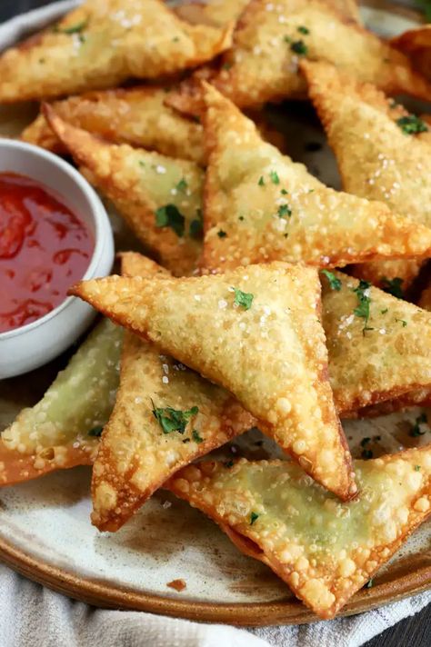 Hor Dourves, Wonton Appetizers, Guacamole Bites, Horderves Appetizers, Wonton Recipes, My Favorite Food, Soup Easy, Good Healthy Snacks, Holiday Appetizers