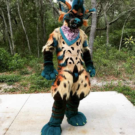 Yellowfreak African Wild Dog Fursuit, Hyena Fursuit, Fursuit Making, Fursona Ideas, Dino Mask, Cute Fursuits, Fursuit Ideas, Fur Suits, Cool Fursuits