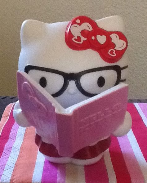 Hello Kitty adora leer - Hello Kitty loves reading - Hello Kitty adora ler - Hello Kitty adore lire I Love Nerds Pfp, Nerd Hello Kitty, Sanrio Aesthetic, Y2k Hello Kitty, Walpaper Hello Kitty, Hello Kit, Cat Icon, Hello Kitty Pictures, Reading A Book