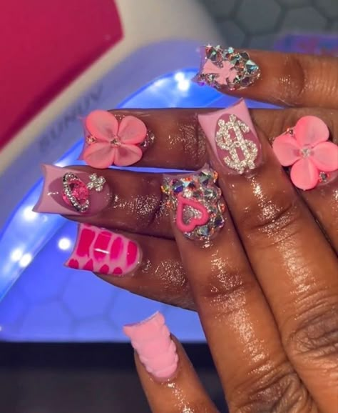 Short Acrylic Nails Designs Baddie, Short Extra Nail Designs, Barbie Duck Nails, Almond Nails Barbie, Short Baddie Nail Designs, Acrylic Nails Barbie, Barbie Theme Outfit, Barbie Acrylic Nails, Short Bling Nails