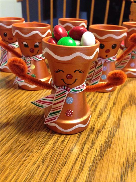 Clay pot gingerbread men! Quick and easy for a holiday craft :) paint pots green and make into a grinch for grinch night? Terra Cotta Pot Crafts, Flower Pot Crafts, Christmas Clay, Clay Pot Crafts, Gingerbread Men, Clay Pot, Painted Pots, Christmas Crafts For Kids, Christmas Centerpieces