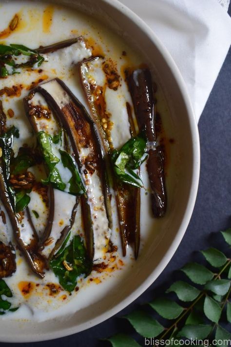 Dahi Baigana - Brinjal with Curd - Odisha Style recipe - Bliss of Cooking Bread Pizza Recipe Indian, Brinjal Recipes Indian, Raitha Recipes, Baigan Recipes, Garlic Recipe, Dried Chillies, Garlic Recipes, Eggplant Recipes, Just Cooking