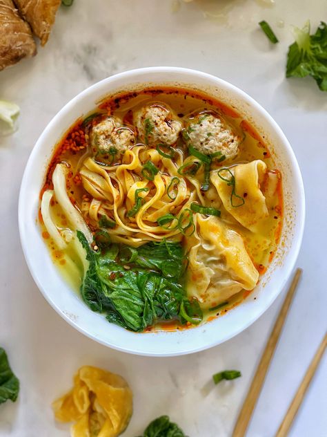 Wonton Noodle Soup, Spaghetti With Ground Beef, Wonton Noodles, Soup Dish, Meatball Ingredients, Asian Noodles, Fall Dinner Recipes, Asian Soup, Noodle Soup Recipes