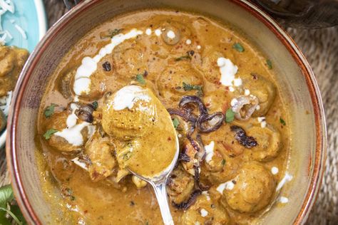 Shahi Mushroom Korma - Kravings Food Adventures Mushroom Korma, Curry Spice, Recipe With Chicken, Button Mushroom, Curry Spices, Canned Coconut Milk, Chilli Powder, Meatless Meals, Garam Masala