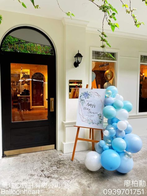 Entryway Balloon Decor, Birthday Entrance Decor Entryway, Easel Balloon Garland, Entrance Balloon Decoration, Easel With Balloons, Balloon Entrance Decor, Baby Shower Entrance Decor, Balloon Easel, Balloon Combination