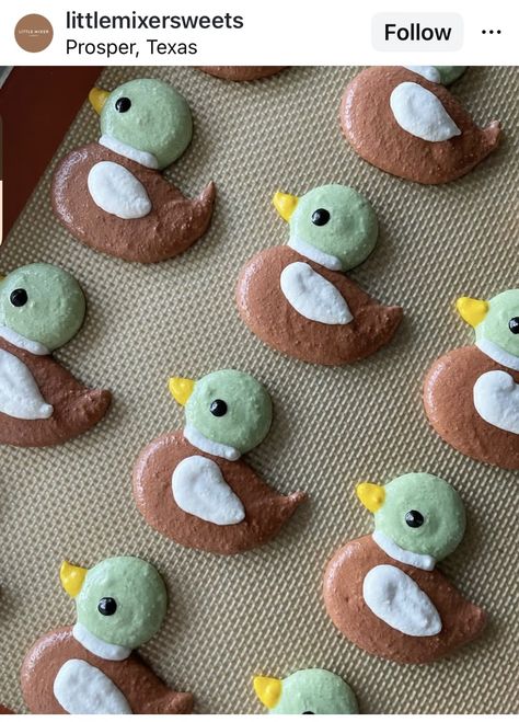 Jungle Animal Desserts, Thanksgiving Macaroons, Duck Macaron, Unique Macarons, Macaroons Cute, Macaron Christmas Tree, Animal Macarons, Macaron Designs, Macaron Decoration