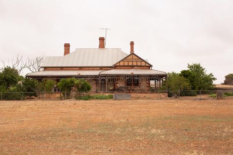 Old Australian Farmhouse, Australian Farmhouse Exterior, Farmhouse Australia, Australia Farmhouse, Brick Farmhouse Exterior, Stone Cottage Homes, Australian Country Houses, Country Home Exterior, Big Cottages