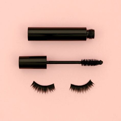 Eye Lash Photography, Makeup Wallpapers, Beauty Video Ideas, Cosmetics Photography, Mascara Wands, Beauty Products Photography, Flat Lay Photography, How To Apply Mascara, Fake Lashes