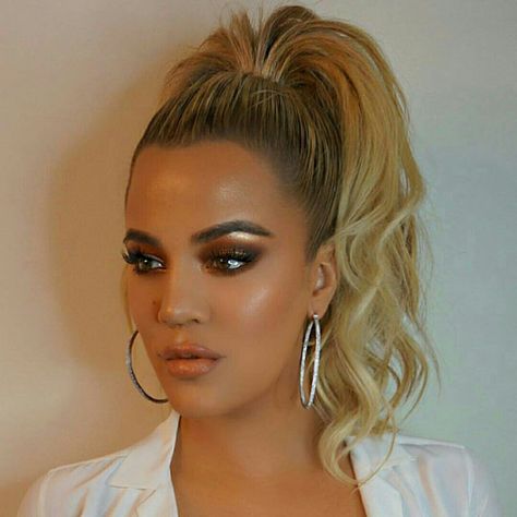 Khloe♡ Khloe Kardashian Makeup, Khloe Kardashian Hair, Kardashian Makeup, Kardashian Hair, Kloe Kardashian, Ponytail Hair Extensions, High Ponytail, High Ponytails, Celebrity Makeup