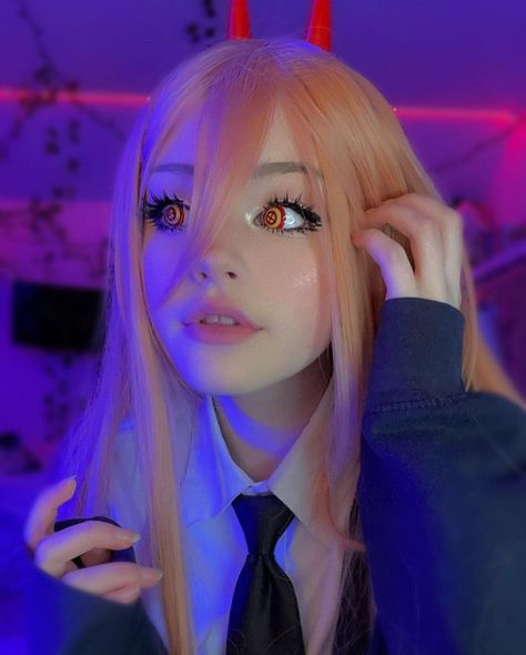 Female Cosplay Ideas, Zero Two Cosplay, Deku Cosplay, Anime Cosplay Ideas, Anime Cosplay Makeup, Chica Cool, Snk Cosplay, Black Halloween Dress, Male Cosplay