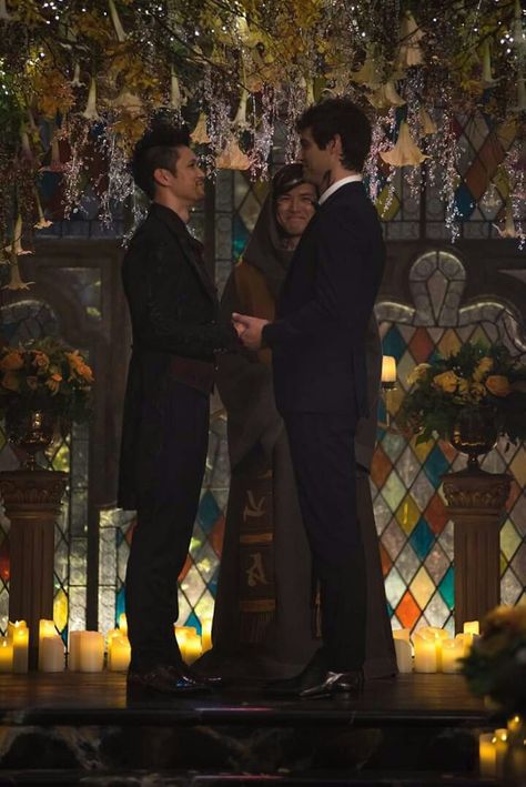 Shadowhunters Malec Wedding Harry Shum Jr, Shadowhunters Series, Magnus And Alec, Shadowhunters Malec, Matthew Daddario, Alec Lightwood, Movies And Series, City Of Bones, The Infernal Devices