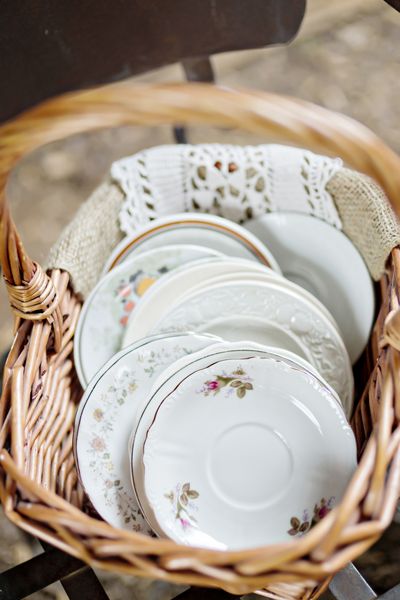 Vintage Wedding Cake Table, Decorations Flowers, Table Place Settings, Local Thrift Stores, Vintage Wedding Decorations, Wedding Table Decorations, Vintage Inspired Wedding, Vintage Plates, Vintage Dishes