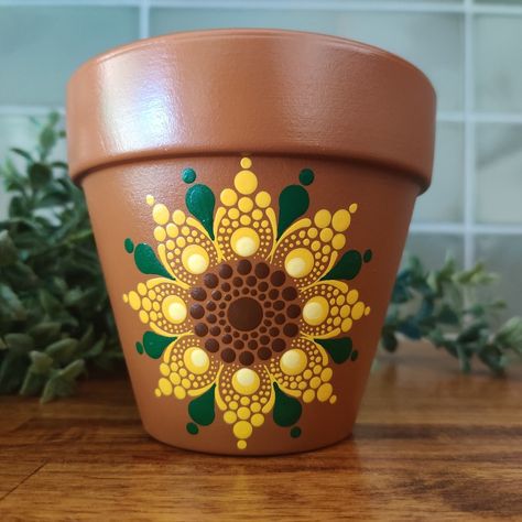 Dot Art Yellow Sunflower Mandala Hand Painted 4 Inch Terra Cotta Succulent Boho Flower Pot - Etsy Sunflower Art Painting, Diy Flower Pots Painted, Painted Pots Diy Ideas, Mandala Plant Pot, Stash Jar Ideas Diy Paint, Pot Painting Ideas Creative Diy Crafts, Sunflower Pottery Painting, Painting Terra Cotta Pots Ideas, Painted Flower Pots Terra Cotta