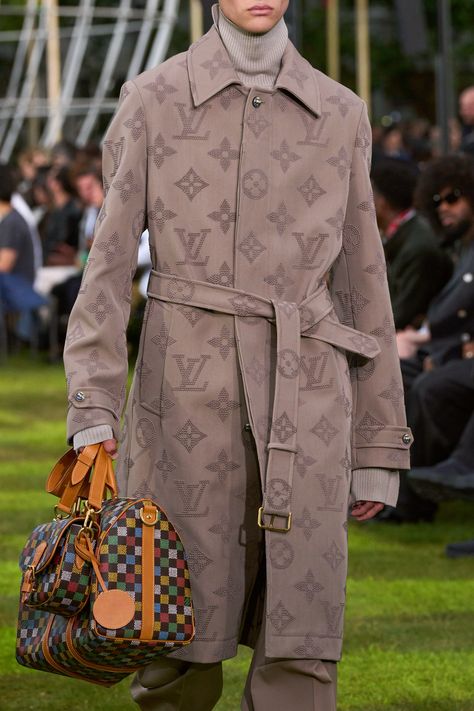 Louis Vuitton Spring 2025 Menswear
https://www.vogue.com/fashion-shows/spring-2025-menswear/louis-vuitton/slideshow/detail#162 Louis Vuitton Spring 2024 Menswear, Louis Vuitton Jackets Men, Louis Vuitton Jacket, Louis Vuitton Outfit, Masculine Fashion, Spring 2025, Louis Vuitton Men, Mens Coats, Showroom