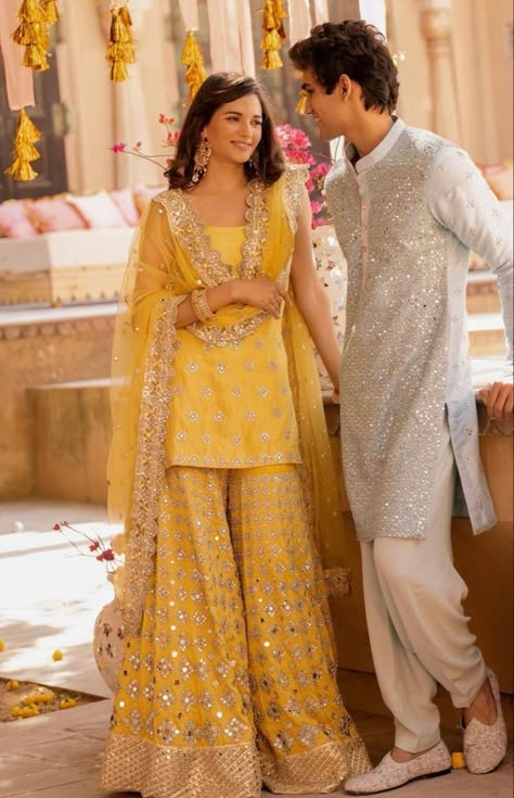 Haldi Outfits For Bride, Mehendi Outfits For Bride, Mehandi Outfit, Haldi Outfit For Bride, Mehendi Dress, Mehandi Outfits, Abhinav Mishra, Hairstyle Bride, Haldi Ceremony Outfit