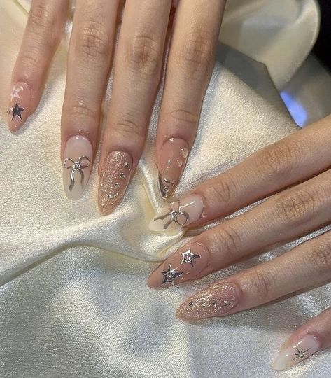 Summer Bday Nails, Silver Gem Nails, Red And Silver Nail Designs, Nails Dark Red, Bday Nails, Silver Nail Designs, Nail Glam, Nails Dark, Silver Nail