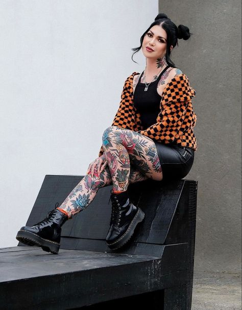 Tattoo Artist Outfit, Artist Outfit Style, Rockabilly Looks, Outfits Stylish, Outfits Edgy, Mod Girl, Artist Outfit, Alternative Outfits, Outfit Style