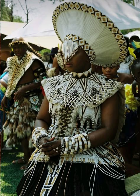 Zulu Beads Outfit, Zulu Aesthetic, African Traditional Dresses Zulu, Zulu Dresses, African Culture Aesthetic, Zulu Culture, Zulu Traditional Attire, South African Culture, African Traditions