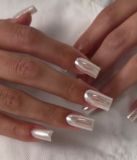 Silver Mettalic Nails, Chrome Nails Long Square, Silver Shiny Nails, Chrome New Years Nails, Shimmer Acrylic Nails, New Years Nails 2023 Trends, Platinum Nails, White Chrome Nails, Chrome Nails Designs