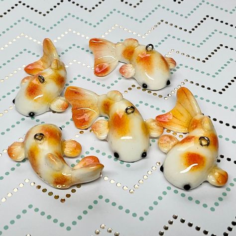 These little fish charms were created using polymer clay and resin. Listing is for one charm. These charms were created to be sturdy but should be handled with care. Not recommended for small children. Thanks for looking! How To Make Clay Charms, Goldfish Clay, Clay Cute Animals, Polymer Clay Koi Fish, Polymer Clay Crafts Ideas, Clay Koi Fish, Little Clay Figures, Clay Bead Inspo, Clay Charm Ideas