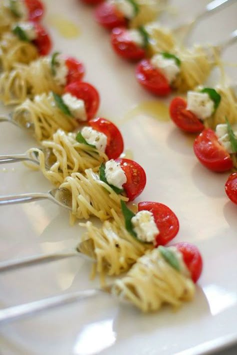 Cherry Tomato Pasta, Wedding Appetizers, Fingerfood Party, Food Stations, Catering Ideas, Snacks Für Party, Mini Foods, Small Bites, Party Foods