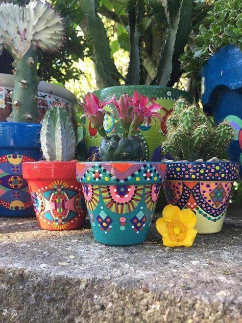 Small Terracotta Pots, Plants Cactus, Flower Pot Art, Trendy Plants, Painted Pots Diy, Painted Plant Pots, Terracotta Flower Pots, Small Flower Pots, Deco Nature