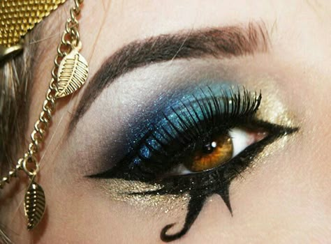 Nefera De Nile Costume, Egyptian Makeup Goddesses, Ancient Egyptian Makeup, Egyptian Eyeliner, Egyptian Make Up, Egypt Makeup, Egyptian Eye Makeup, Cleopatra Makeup, Egyptian Makeup