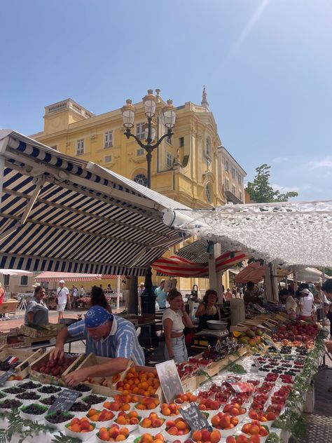 Farmers market in Nice, France fruits aesthetic european summer traveling to europe getaway Nice France Market, French Farmers Market, Fruits Aesthetic, Frances Farmer, Culture Of France, Traveling To Europe, France Food, Mommy Birthday, France Aesthetic