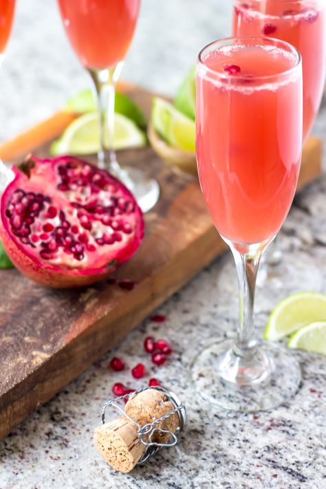 Best Mimosa Recipe, Pomegranate Mimosa, Parfait Bar, Ladies Brunch, Mimosa Recipe, Wedding Brunch, Summer Cocktail Recipes, Pomegranate Juice, Brunch Ideas