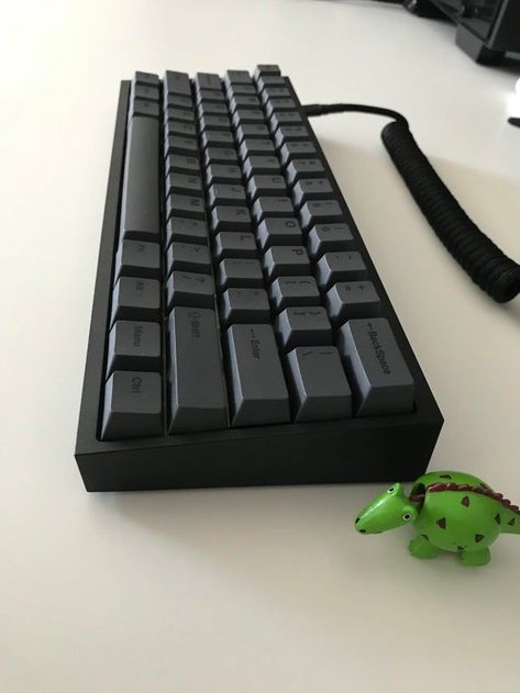 Can You Bring Keyboard On A Plane? Mechanical Keyboard Custom, Custom Gaming Keyboard, Black And White Mechanical Keyboard, Keyboard 40%, Black Mechanical Keyboard, Cool Keyboards, Mechanical Keyboard Aesthetic, Custom Keyboard Keycaps, Custom Keyboards